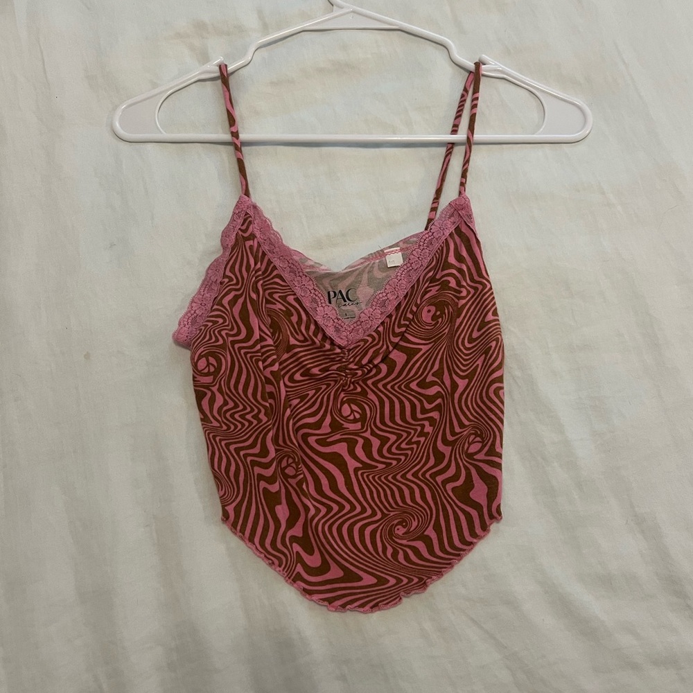 pink and brown tank top